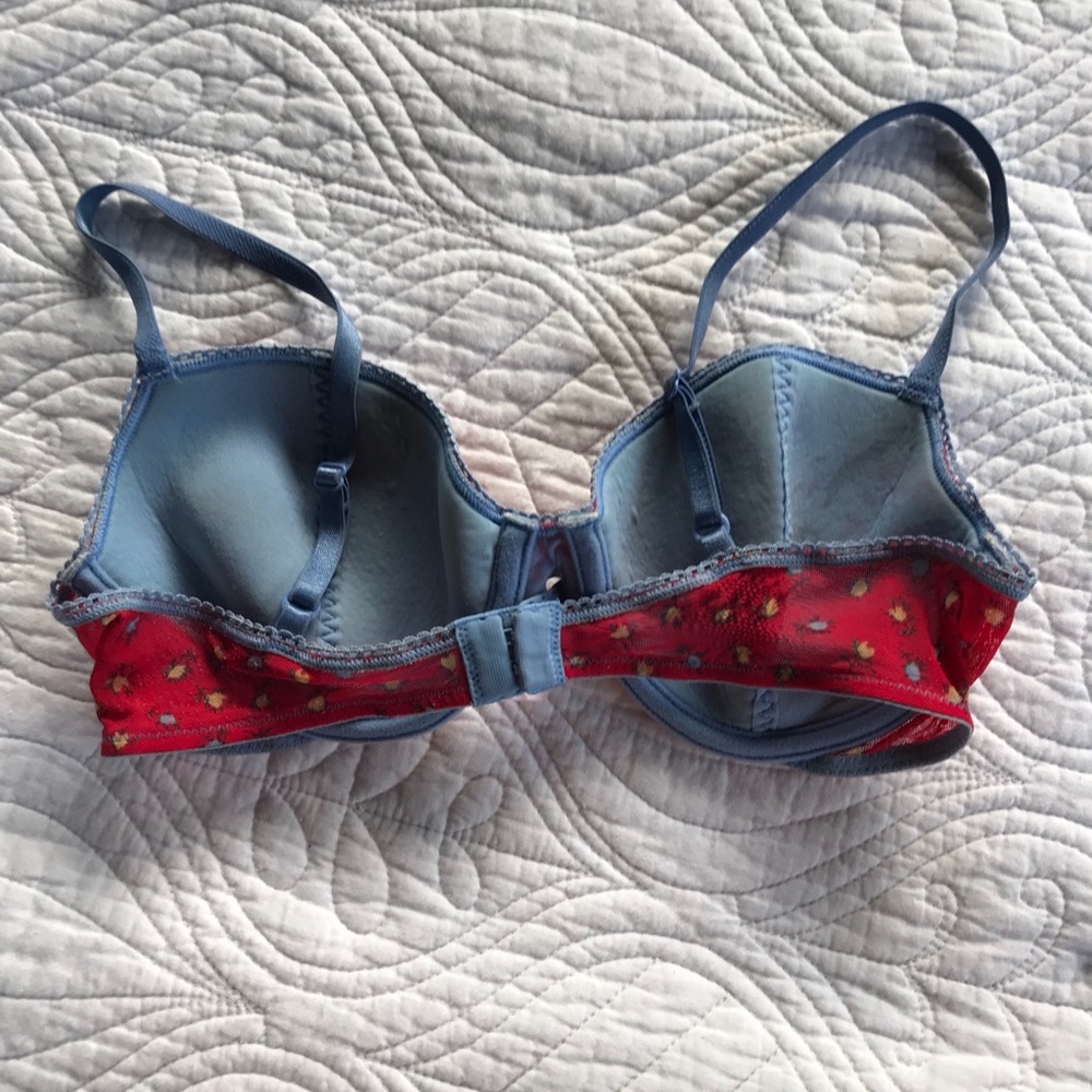 Adorable VS bra🌺 - Picture 2 of 4